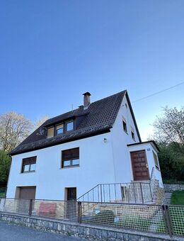 Freistehendes Einfamilienhaus mit Garten und Ausbaupotenzial in Ahorn - Finkenau - Ahorn (Bayern)