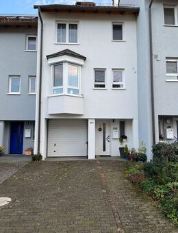 Provisionsfrei! Charmantes 6 Zimmer Reihenhaus im Herzen von Holzgerlingen - Holzgerlingen