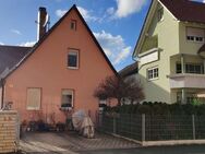 Einfamilienhaus mit 3-Zimmern, Stellplätzen und Garten - Langensendelbach