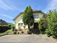 Traben-Trarbach: Solides Zweifamilienhaus mit Garage in sonniger, hochwasserfreier Ortsrandlage! - Traben-Trarbach