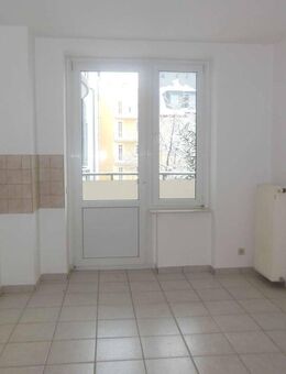 Modernes Laminat - großer Balkon - XXL Wohnzimmer - große Küche!! - Chemnitz