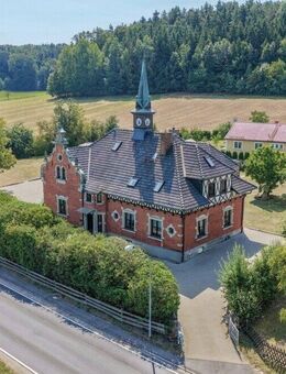 Liebevoll saniertes historisches Schulgebäude mit vielen Nutzungsmöglichkeiten in Rödental-STT - Rödental