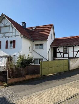 Charmantes Ein- bis Zweifamilienhaus im Herzen von Schöneck-Kilianstädten - Schöneck