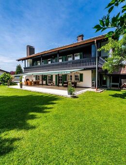 GROSSZÜGIGES LANDHAUS IN RUHIGER UND ZENTRALER LAGE - WAAKIRCHEN - Waakirchen