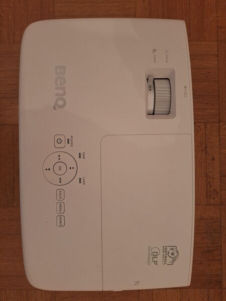Beamer BENQ TH683 inkl. Standleinwand 220x180 neuwertig! - Essen