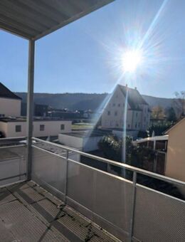 Frisch renovierte 3,5-Zimmer-Wohnung mit Balkon, Garage & zwei Stellplätzen – sofort bezugsfertig - Plüderhausen