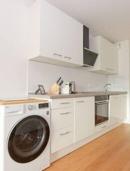 Exklusives möbliertes Apartment mit Loggia - München