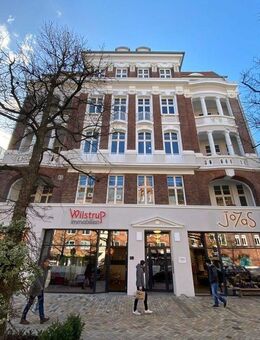 Helle, offene und topsanierte Altbauwohnung in der Holtenauer Straße mit 2 Balkonen - Kiel