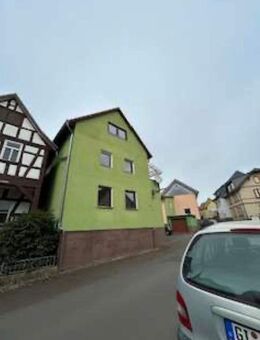 Großes Zweifamilienhaus mit Ausbaureserve in zentraler Ortskernlage von Fernwald - Albach - Fernwald