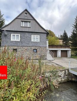 Bezugsfertiges Einfamilienhaus mit 2 Garagen, Terrasse und toller Lage - Sonneberg