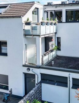 Hochwertige 3-Zimmer-Wohnung mit Balkon und Garage in kernsaniertem 3-Parteienhaus - Bochum