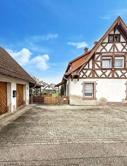 Zweifamilienhaus mit großem Grundstück in Ebringen - Ebringen