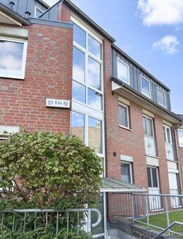 Individuelle 3,5 Zimmer auf zwei Ebenen - Lichtdurchflutete Maisonette mit Balkon u. TG-Stellplatz - Wedel