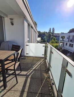 Helle 4-Zimmer-Wohnung mit Balkon in ruhiger und zentraler Lage, optional TG-Stellplatz - Waiblingen