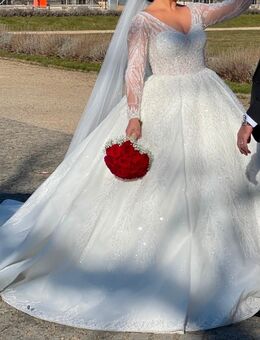 Brautkleid mit Krone und Schleier - Berlin Marzahn-Hellersdorf