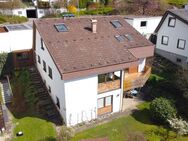Traumhaftes Einfamilienhaus in Bad Urach mit ELW, Garage und Garten in begehrter Aussichtslage - Bad Urach