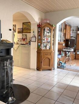 Großzügige 5-Zimmer Etagenwohnung mit Balkon und Blick ins Grüne in Bretten - Bretten