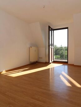 Ab 01.10.2025! Gemütliche Dachgeschosswohnung mit Südbalkon und schöner Aussicht! - Görlitz