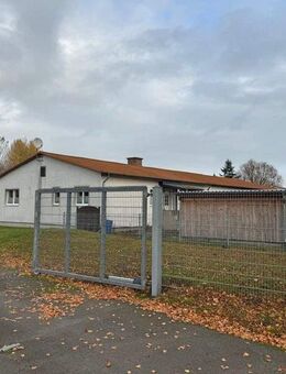 Große Wohnung und zwei Hallen! - Lübs