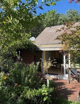 TOP Lage Schwarzenbruck ~ 571 m² Grundstück + EFH ~146 m² Wohnfl. = EG+UG; BADE-Teich; DoppelGarage - Heroldsberg