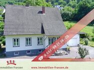 Familienparadies im Grünen - Traumhaftes Einfamilienhaus mit großem Garten, 2 Balkonen, Kamin 2 Garagen! - Zemmer