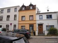 Schwachhausen-Riensberg: Vollvermietetes Reihenmittelhaus mit 2 Wohnungen, nahe Focke-Museum. - Bremen