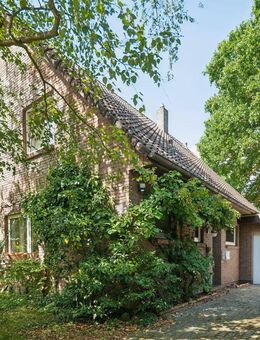 Charmantes Einfamilienhaus mit Garage auf ruhigem Hintergrundstück in Oldenburg-Bloherfelde - Oldenburg