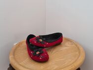 Stoff Slipper Damen Hausschuhe Gr. 40 rot schwarz Blume plüschig warm - Essen