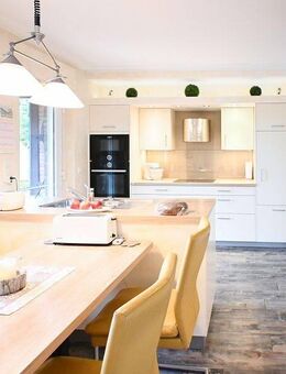 Viel Platz, viele Möglichkeiten: Großes Wohnhaus mit Nebengebäude und Hof in Warendorf-Freckenhorst! - Warendorf