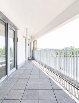 Sonnenverwöhnte Eleganz: Großzügige Wohnung mit Balkon, edlem Parkett und moderner Einbauküche! - Frankfurt (Main)