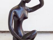 Skulptur: sitzende Frau - Wangen (Allgäu)