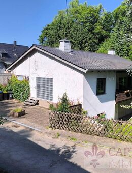Freistehendes Einfamilienhaus mit Einliegerwohnung in ruhiger Lage von Sulzbach (Saar) - Sulzbach (Saar)