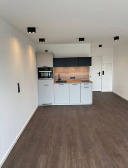*Saniertes 1-Zimmer-Apartment mit Küche und Ost-Balkon - direkt am Schwabinger Tor!* - München