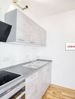 IMMOBERLIN.DE - Adrette Wohnung mit Sonnenloggia in mehrfach attraktiver Lage - Berlin