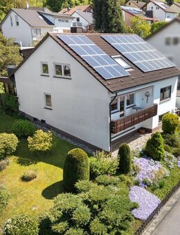 Flexibles Wohnen auf drei Ebenen - mit Garten & zwei Garagen - Karlsruhe