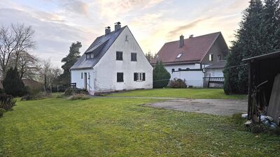 Traumgrundstück mit altem Häuschen !