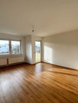 ELVIRA - Rosenheim - Schönes Reihenmittelhaus mit großem Garten und 2 Garagen - Rosenheim