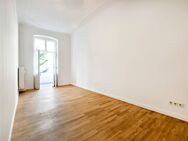 Erstbezug nach Sanierung: Traumhafte Gründerzeit-Wohnung mit Balkon & Parkett**Aufzug** - Berlin