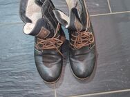 Lehrerin verkauft getragene Schuhe - Jena