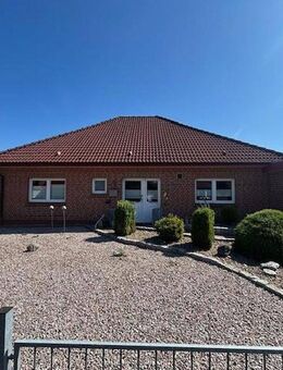Charmanter Walmdach-Bungalow mit Flachdachgarage-stilvoll wohnen - Saterland
