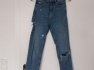 Stradivarius Mom Slim Jeans Gr 32 - Kaufbeuren