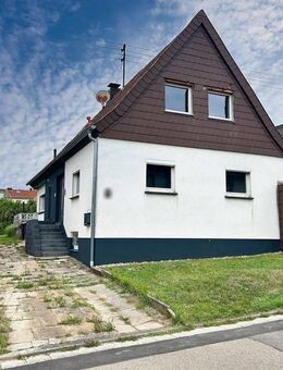 Umfassend saniertes 1-FH mit großer Terrasse und schönem Garten in ruhiger Lage von Ottweiler! - Ottweiler