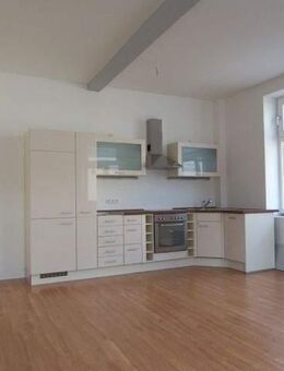 Mitten in der Stadt, fern vom Trubel: 2-Zimmer-Hofwohnung mit Balkon - Schwerin