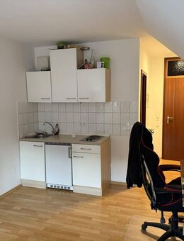 Studenten aufgepasst! Schöne 1-Zimmerwohnung im DG in zentraler Lage - Geislingen (Steige)