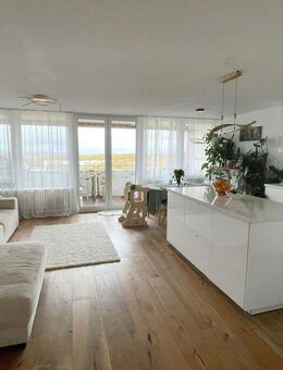 Hochwertig kernsanierte 4 Zimmer Wohnung mit Penthouse Feeling, provisionsfrei - Sindelfingen