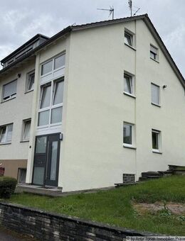 Große und familienfreundliche 3,5 Zimmer-Wohnung mit sonnigem Balkon und Gartennutzung in Uhingen - Uhingen