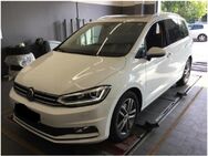 VW Touran, 2.0 TDI Highline, Jahr 2016 - Hannover