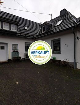 +++VERKAUFT+++ Pferdeliebhaber willkommen. Leben in der Natur in diesem modernisierten Zweifamilienhaus in Bad Berleburg-Arfeld - Bad Berleburg