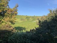 TOP - Großheppach, Maisonette 4-Zi.-Whg. evtl. für Home Office mit EBK, Geschmack und Aussicht! - Weinstadt