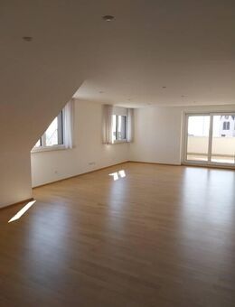 Helle, freundliche 3,5 Zimmerdachgeschosswohnung in betreuter-Wohnen-Anlage zu verkaufen, Ruhige Lage in Radolfzell-Güttingen, - Radolfzell (Bodensee)